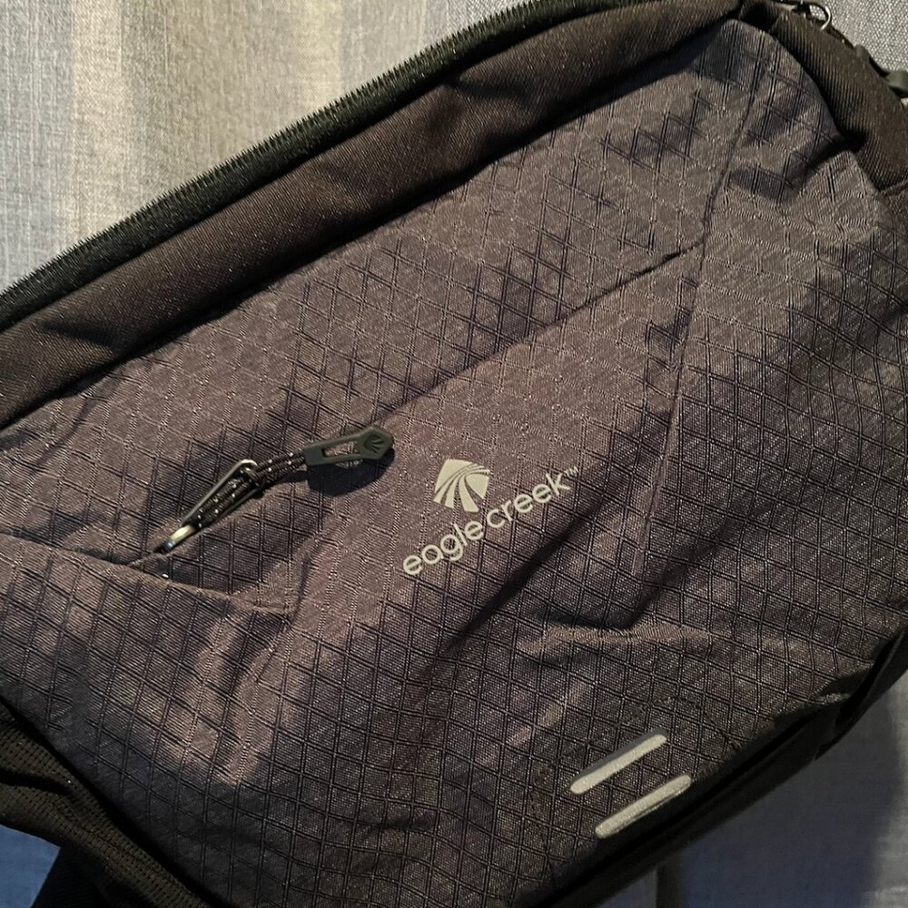 NWT Eagle Creek Wayfinder Crossbody Sling Unisex - Rare